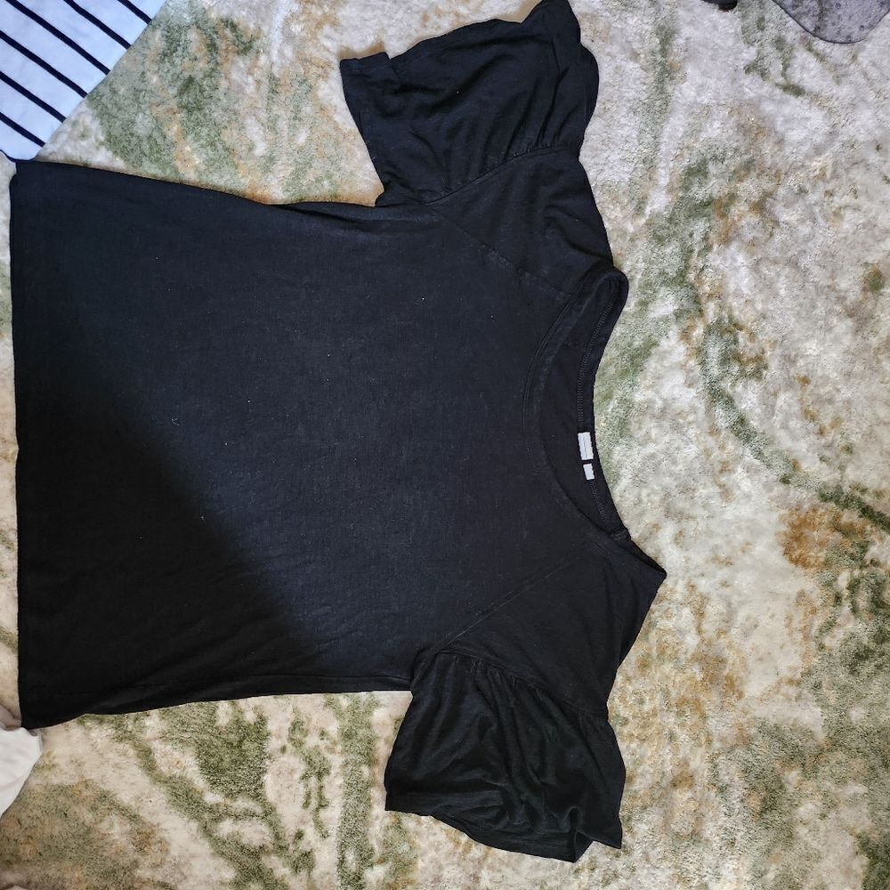 Gap T-shirt with ruffled sleeves size small.